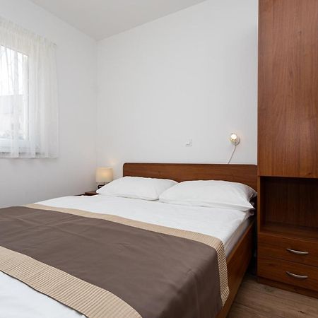 Apartments Crnekovic V Baska  Luaran gambar