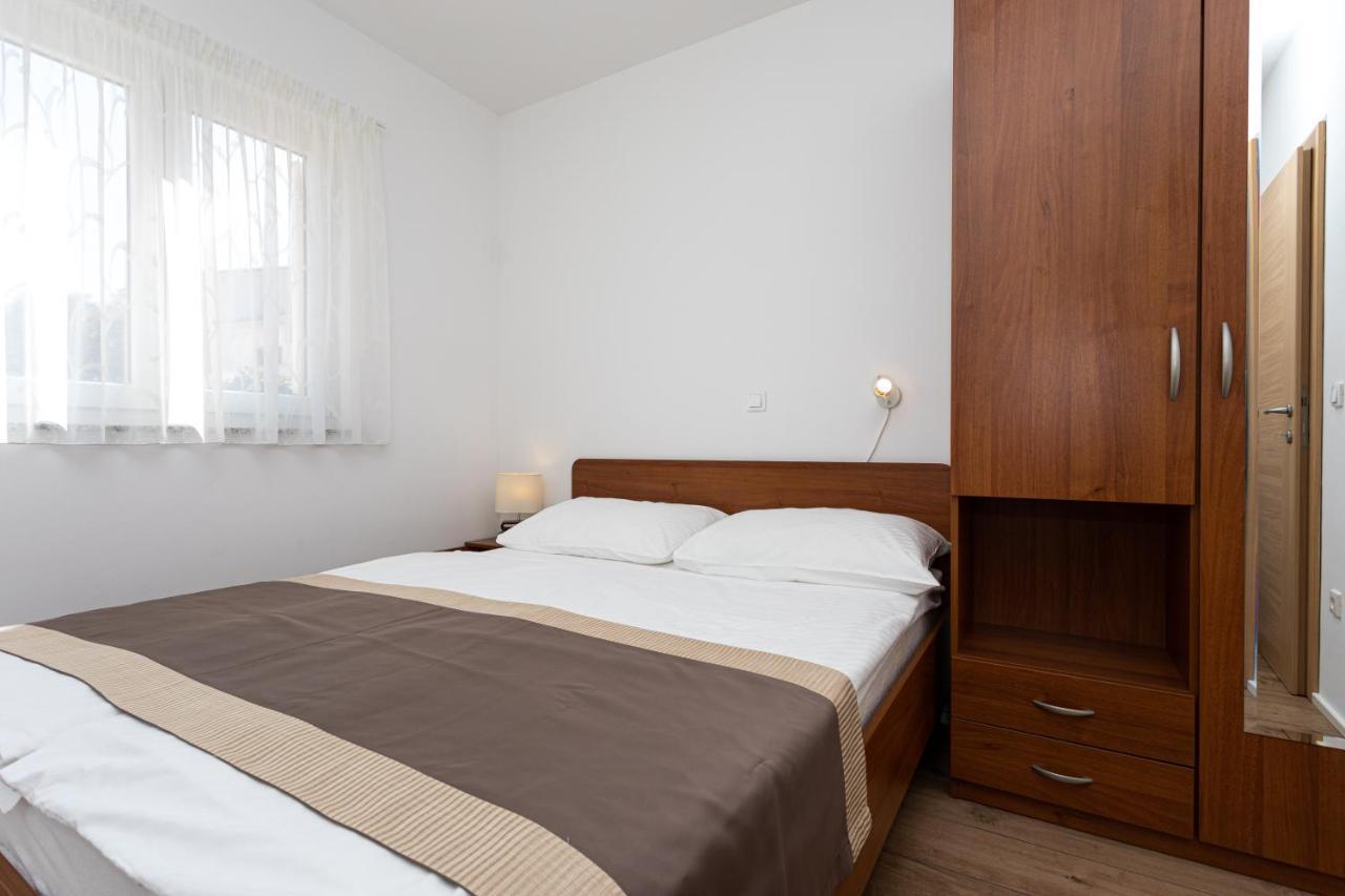 Apartments Crnekovic V Baska  Luaran gambar