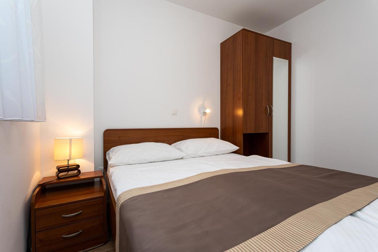 Apartments Crnekovic V Baska  Luaran gambar