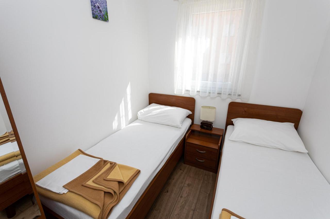 Apartments Crnekovic V Baska  Luaran gambar
