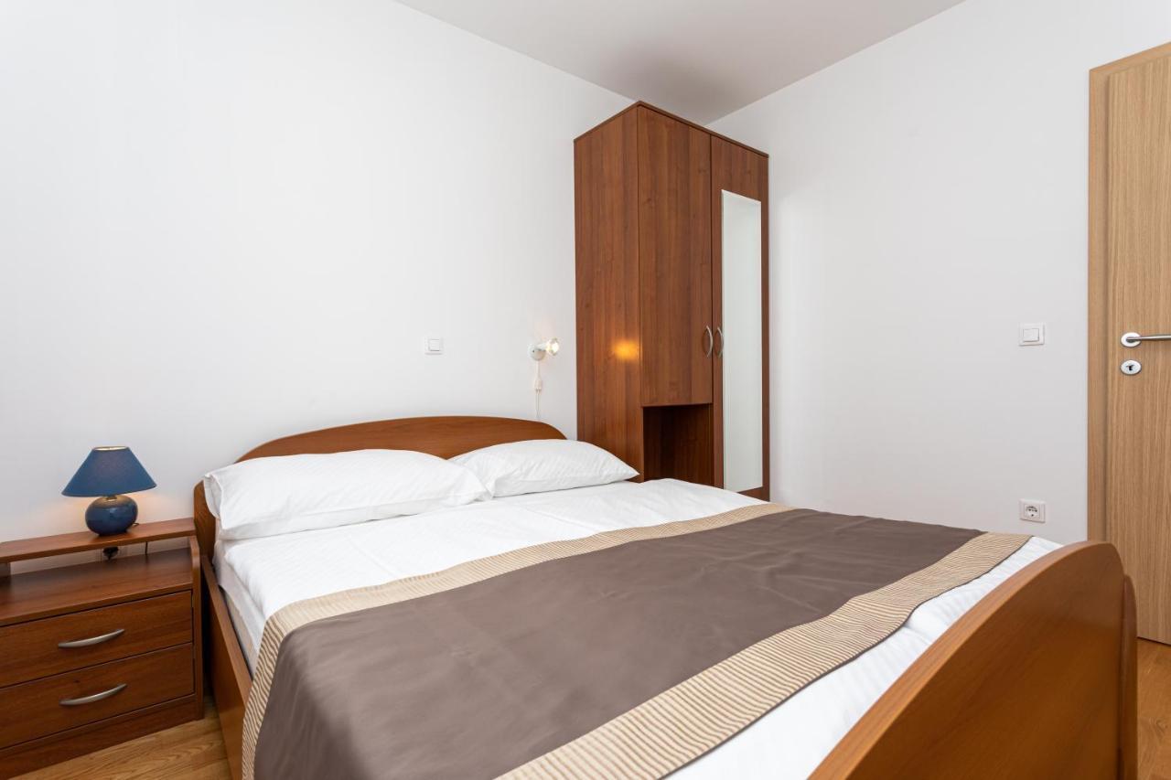 Apartments Crnekovic V Baska  Luaran gambar