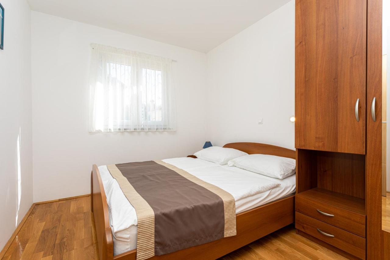 Apartments Crnekovic V Baska  Luaran gambar