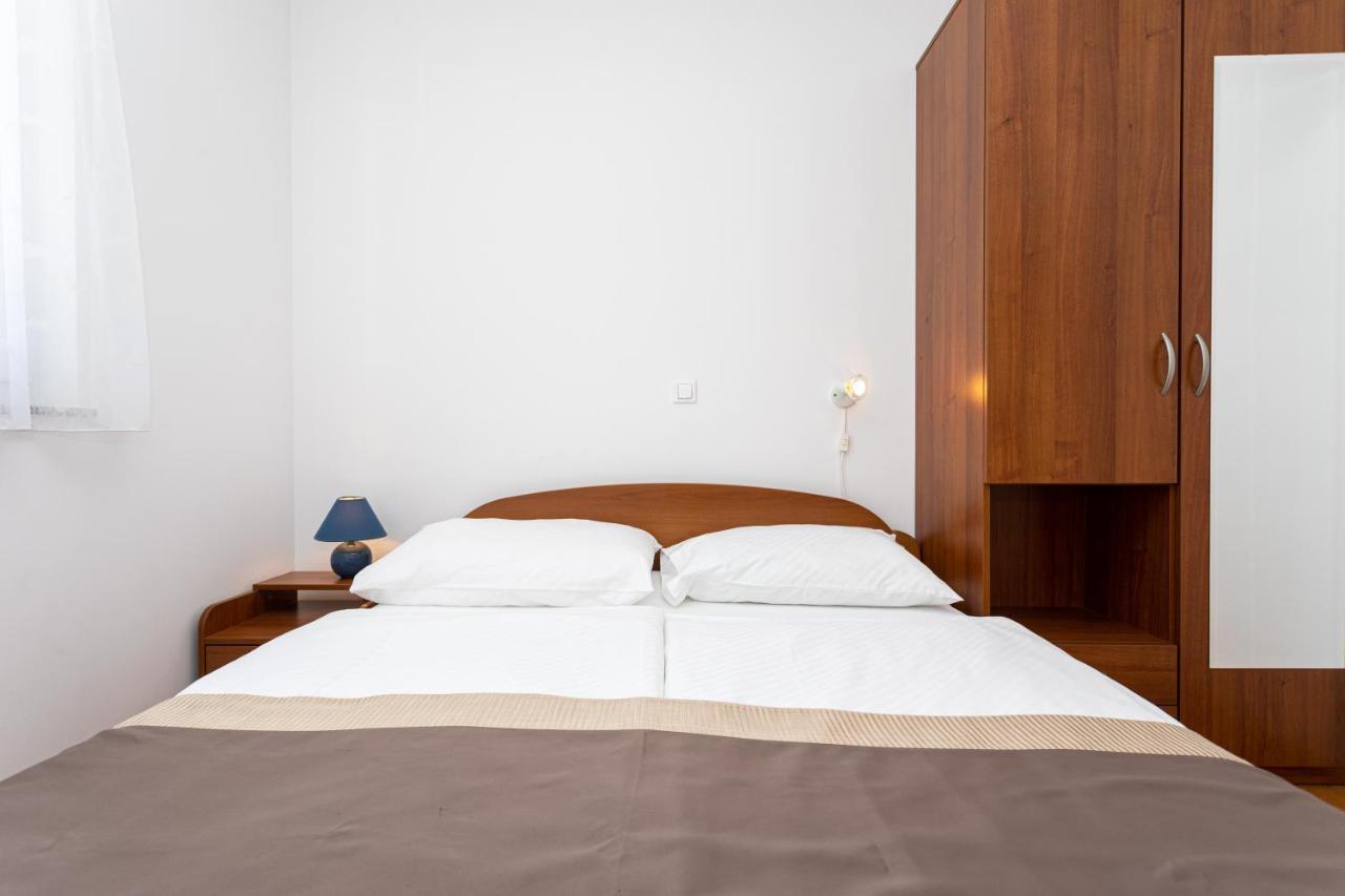 Apartments Crnekovic V Baska  Luaran gambar