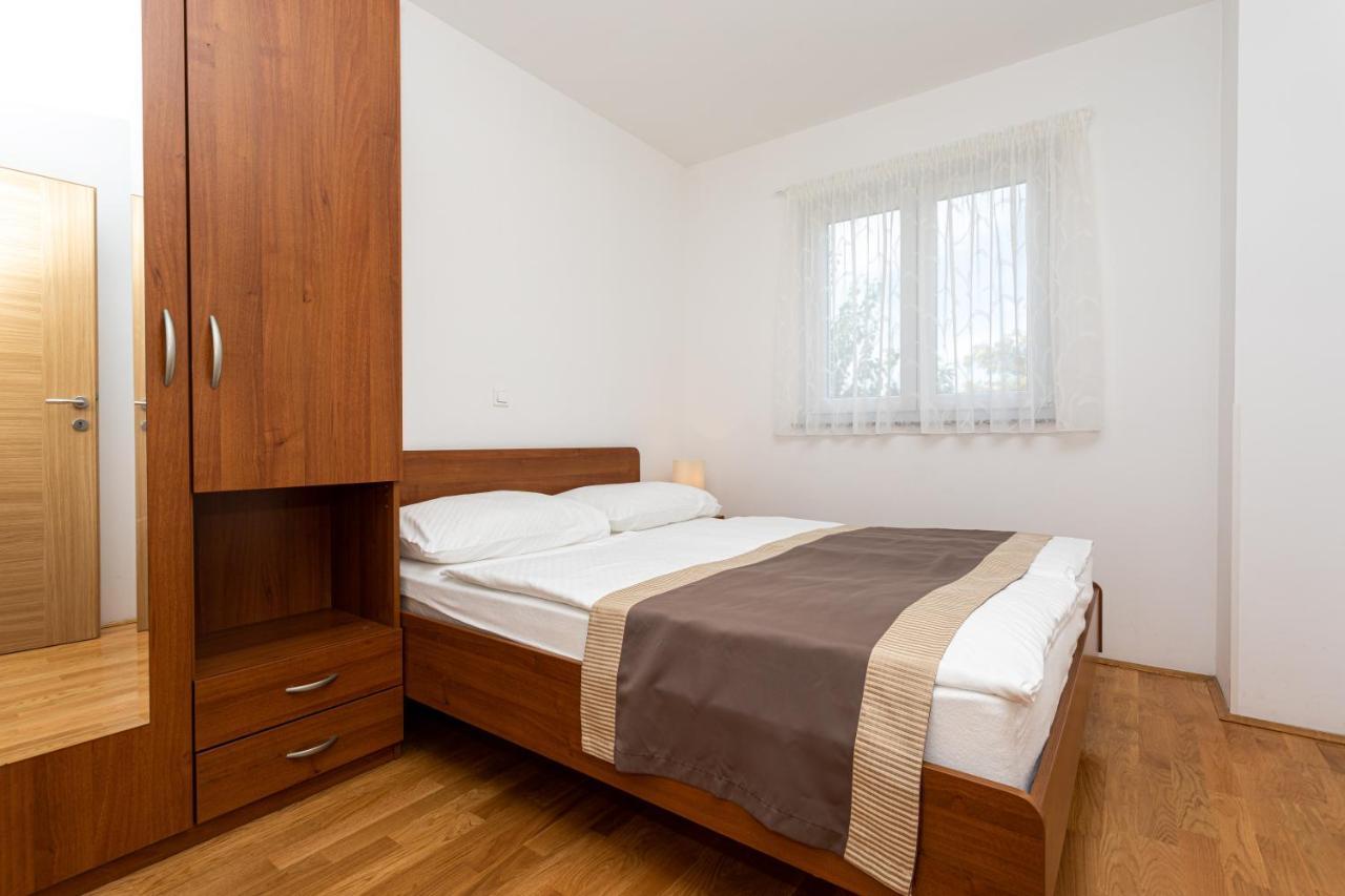 Apartments Crnekovic V Baska  Luaran gambar