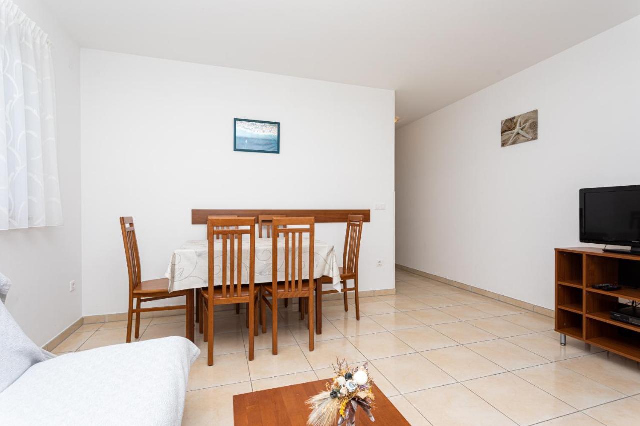 Apartments Crnekovic V Baska  Luaran gambar