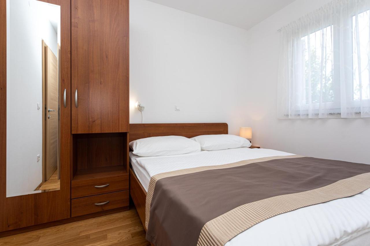 Apartments Crnekovic V Baska  Luaran gambar