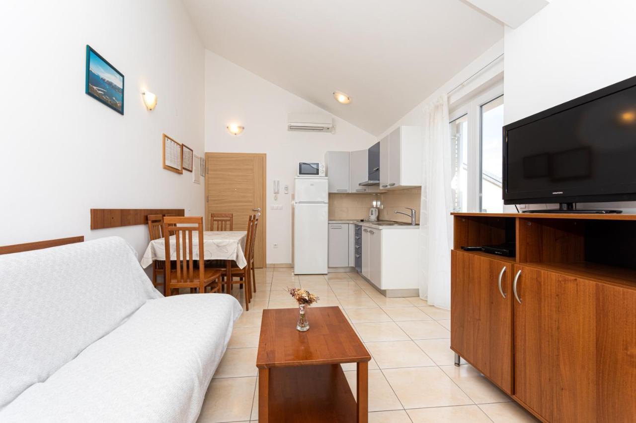 Apartments Crnekovic V Baska  Luaran gambar