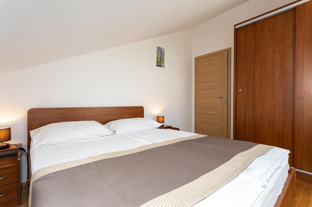 Apartments Crnekovic V Baska  Luaran gambar