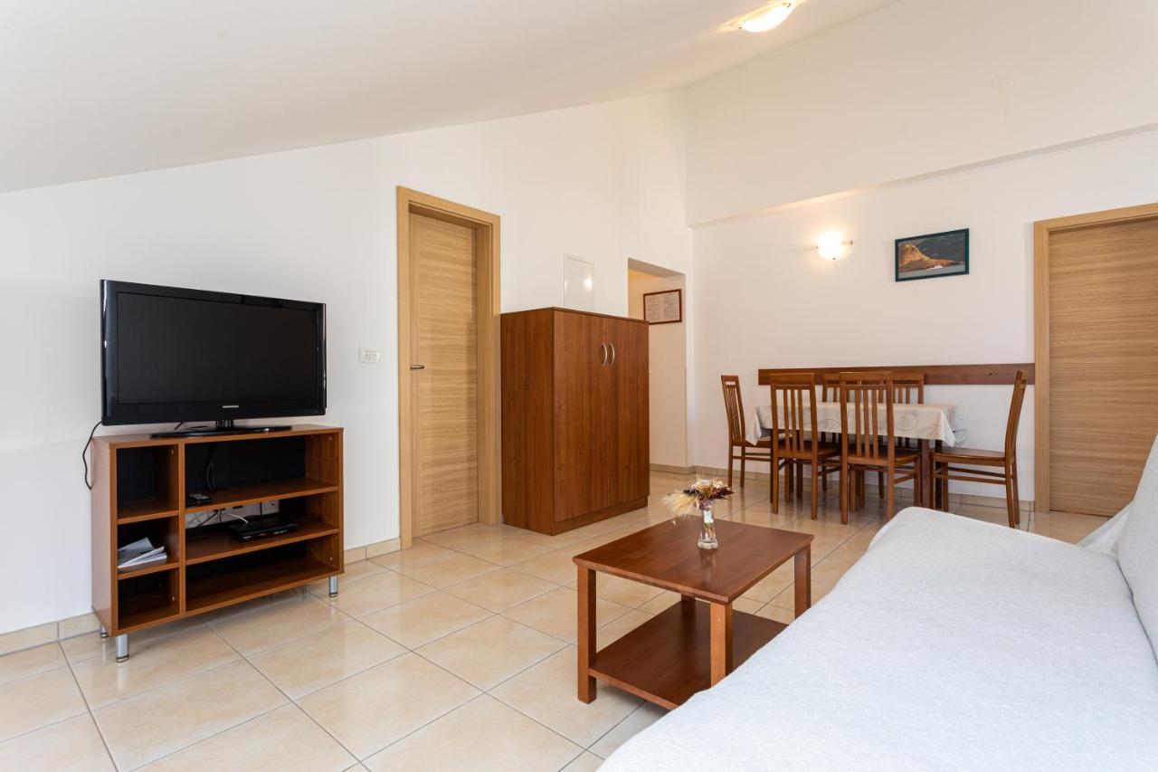 Apartments Crnekovic V Baska  Luaran gambar