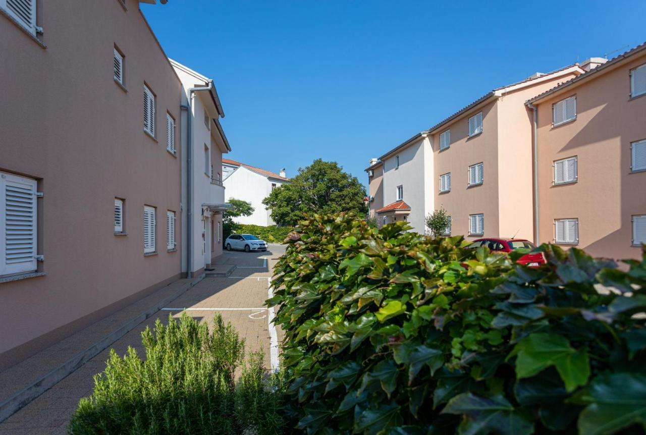 Apartments Crnekovic V Baska  Luaran gambar